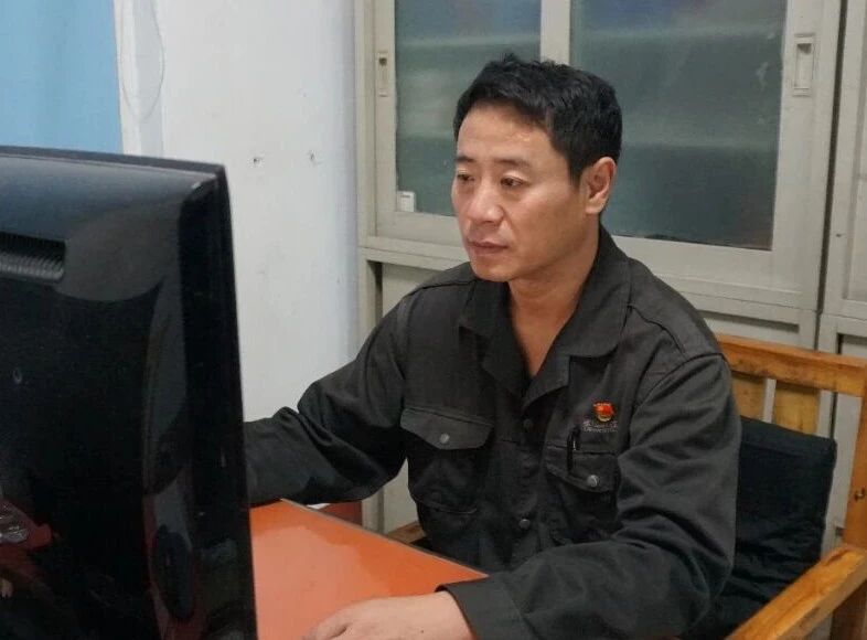 【先锋力量】扑下身子 以身作则带头干